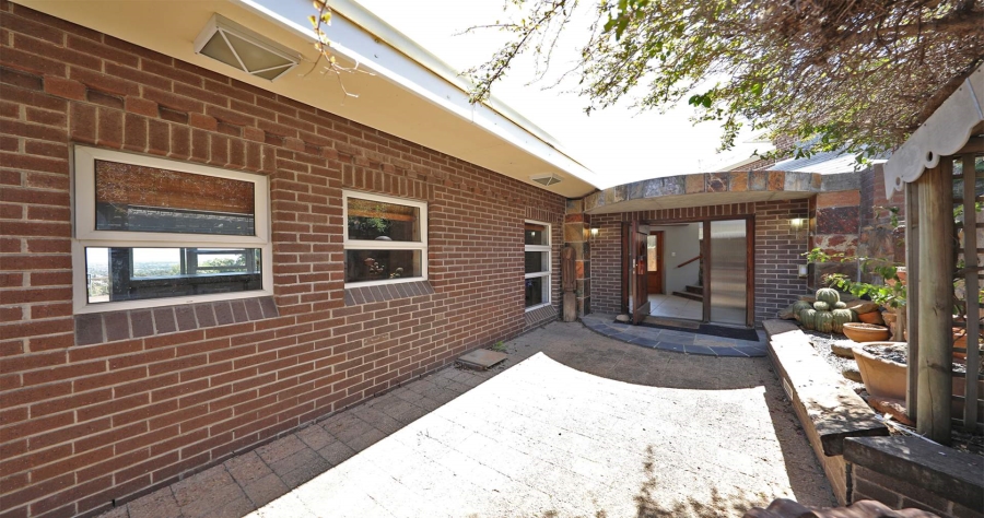 6 Bedroom Property for Sale in Plattekloof Western Cape